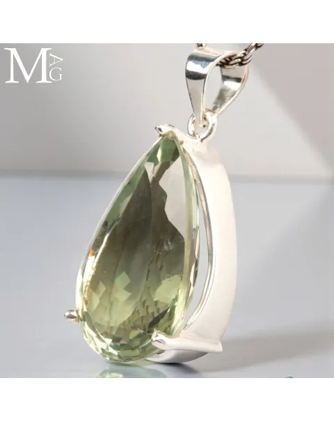 Ciondolo in Argento con Gemma di Quarzo Verde (Prasiolite)