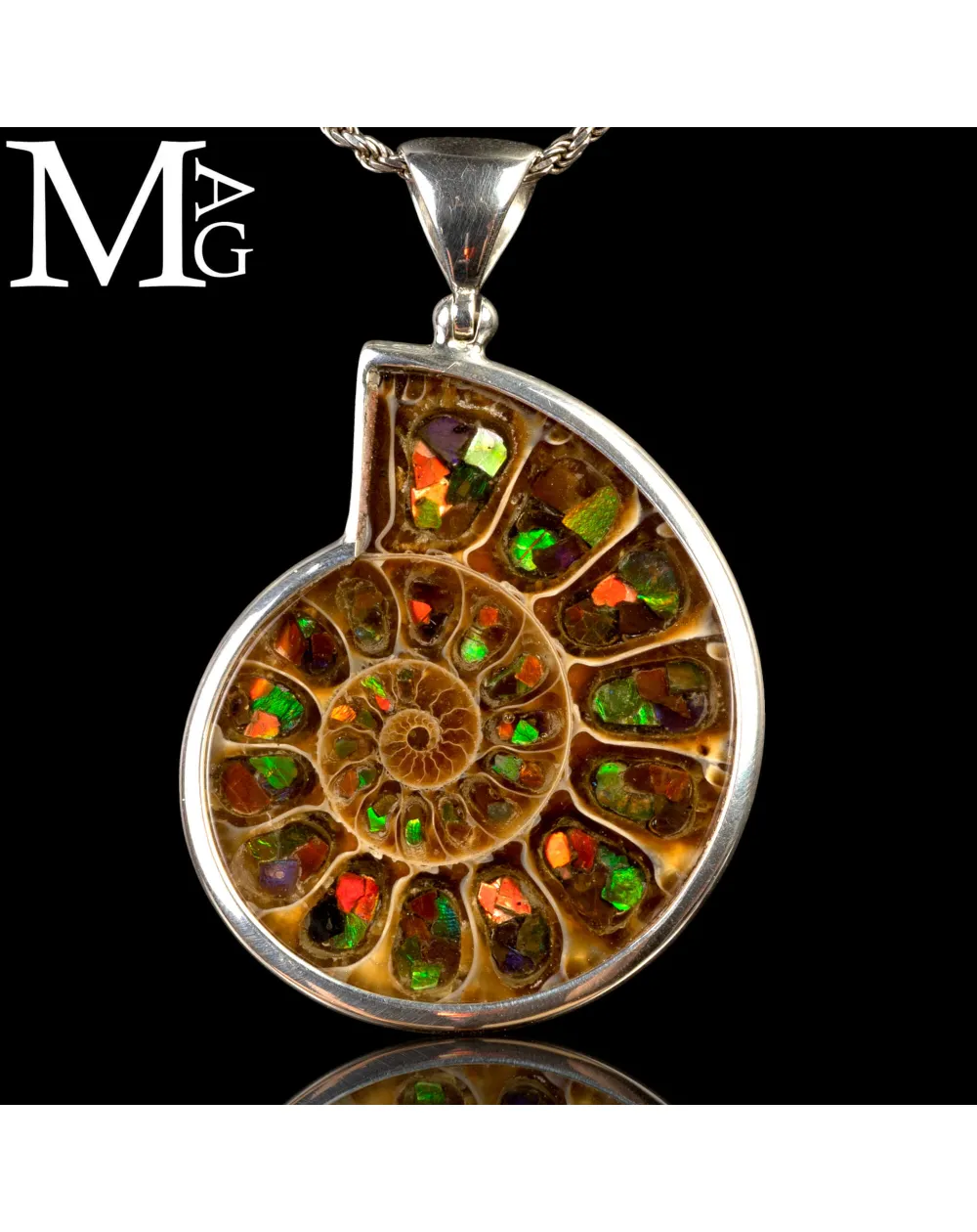 Ciondolo in argento con Ammonite Cleoniceras e intarsi di Ammolite.