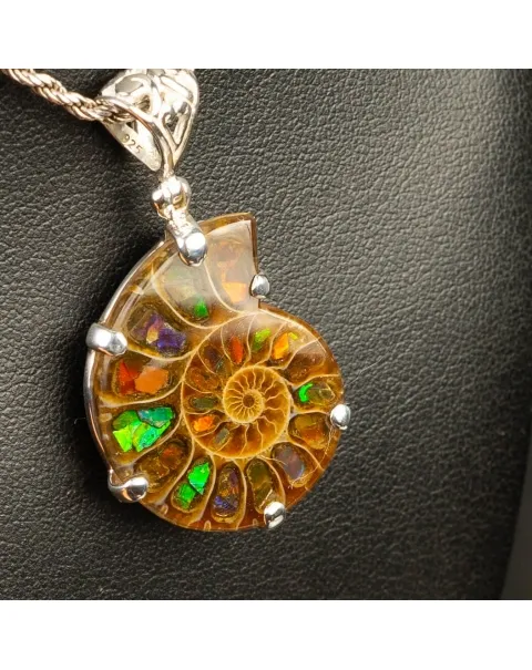 Ciondolo in argento :Ammonite con Ammolite