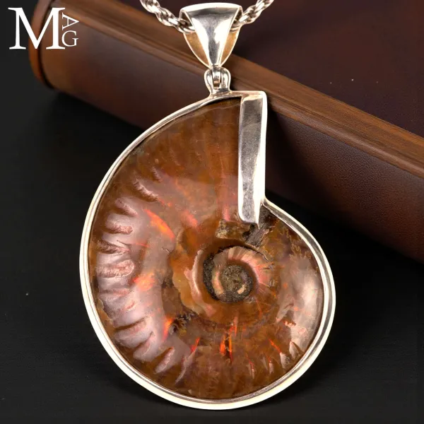 Ciondolo in argento con Ammonite Cleoniceras Iridescente.