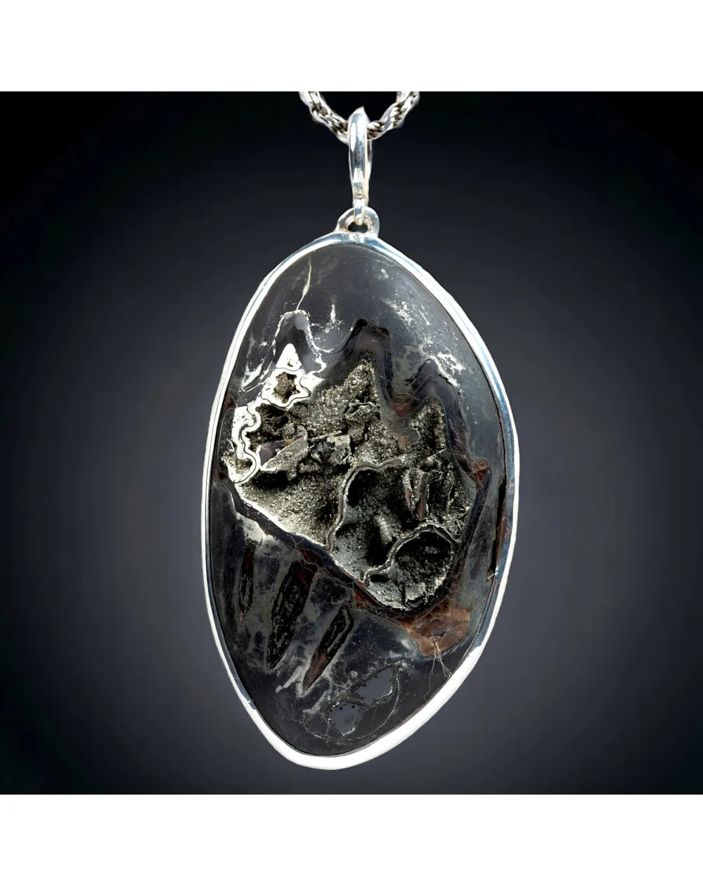 Gioiello in Argento con Ammonite Piritizzata.
