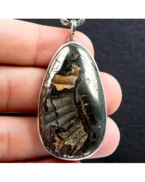 Antichi Riflessi: Argento con Ammonite Piritizzata.