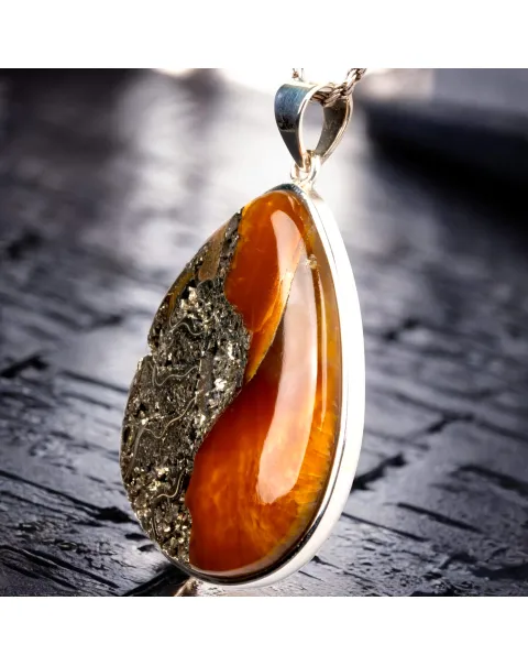 Ciondolo in Argento con Ammonite Fossile in Pirite e Aragonite.