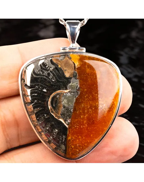 Ciondolo in argento con ammonite Speetoniceras Versicolor.