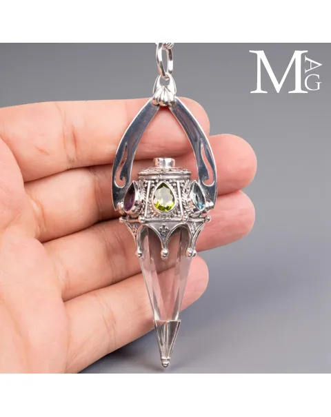 Pendolo Gotico in Argento con Quarzo Ialino e Gemme Naturali.