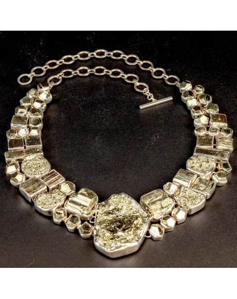 Stupefacente Collana in Argento con 53 Gemme di Pirite Gold.