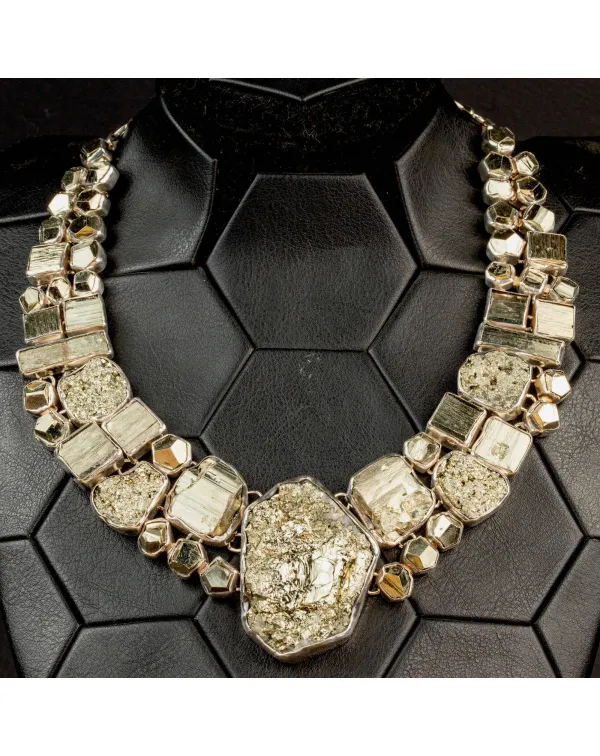 Stupefacente Collana in Argento con 53 Gemme di Pi...