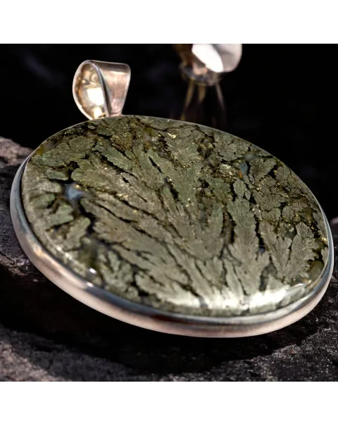 Gioiello in Argento con Pirite Piumata per Amanti della Minerologia.