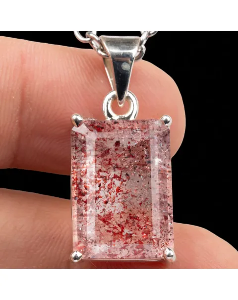 Ciondolo in Argento con Quarzo Fragola – Inclusioni Naturali.