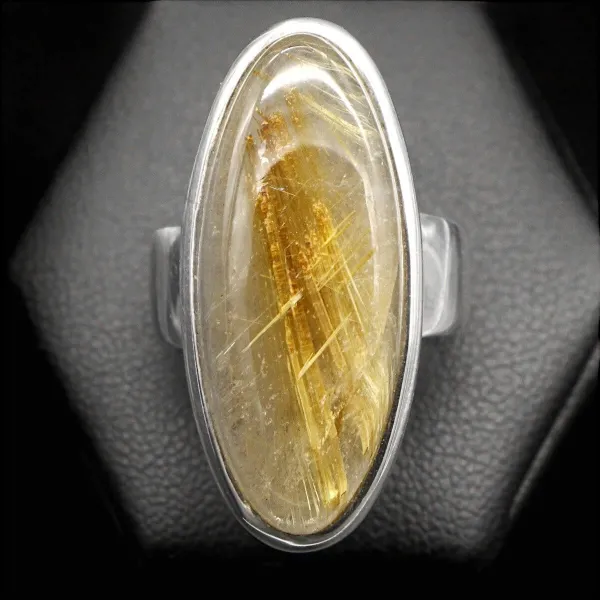 Anello in Argento con Cabochon di Quarzo Rutilato