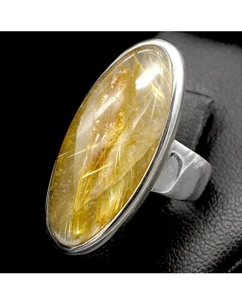 Anello in Argento con Cabochon di Quarzo Rutilato