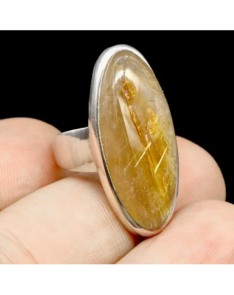 Anello in Argento con Cabochon di Quarzo Rutilato