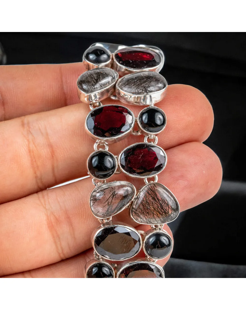 Bracciale in Argento con Granati, Quarzo Tormalinato e Onice.