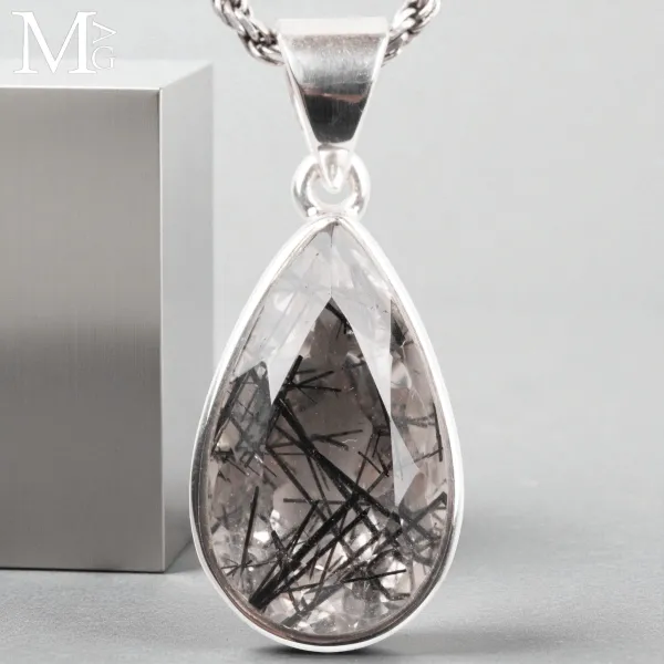 Quarzo Tormalinato – Eleganza Naturale in Argento 925