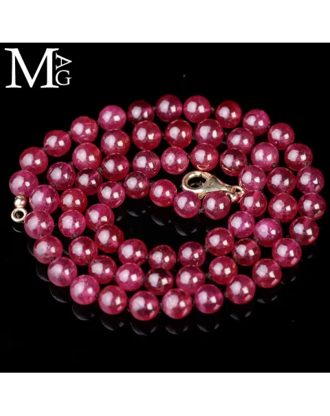 Collana di Rubini: Eleganza di Sfere Birmane.