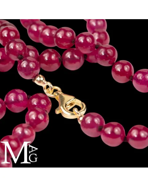 Collana di Rubini: Eleganza di Sfere Birmane.