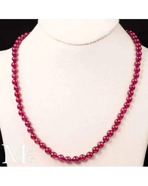 Collana di Rubini: Eleganza di Sfere Birmane.