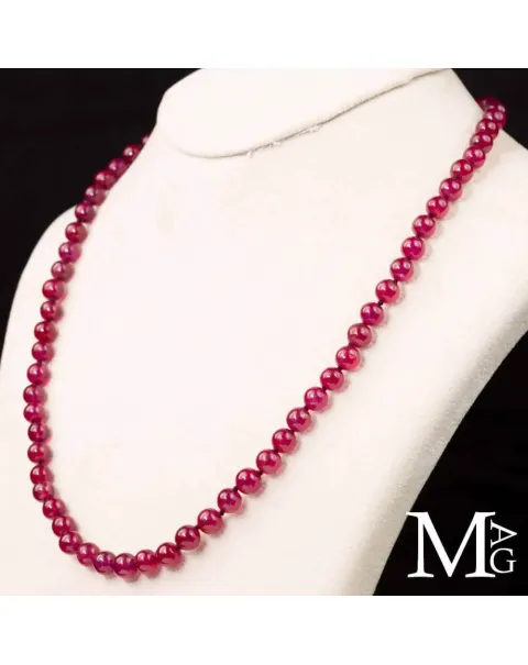 Collana di Rubini: Eleganza di Sfere Birmane.