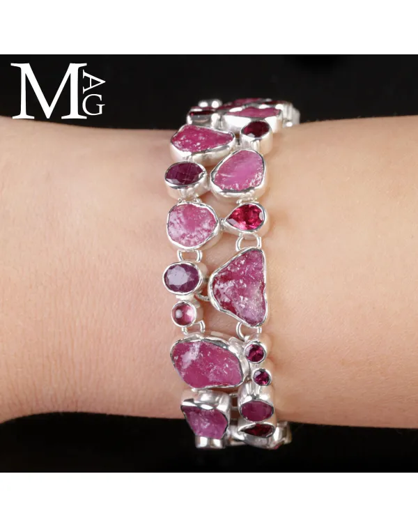 Bracciale in argento con rubini grezzi e tagliati