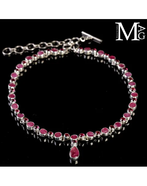 Collier in argento 925 con rubini – Equilibrio di luce e materia