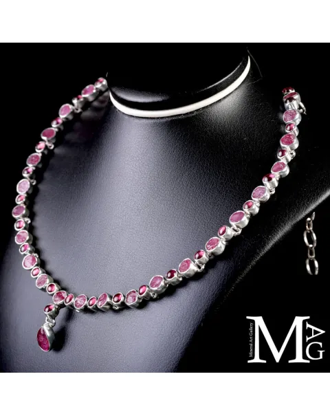 Collier in argento 925 con rubini – Equilibrio di luce e materia