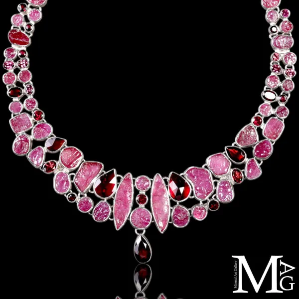 Collier - Gioiello Scultoreo con Rubini Grezzi
