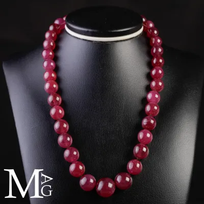 Collana in Rubini Naturali – 35 Sfere “Sangue di Piccione”.