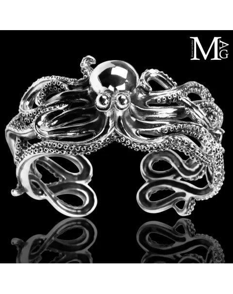 Bracciale in argento 925 a forma di polpo con dettagli realistici.