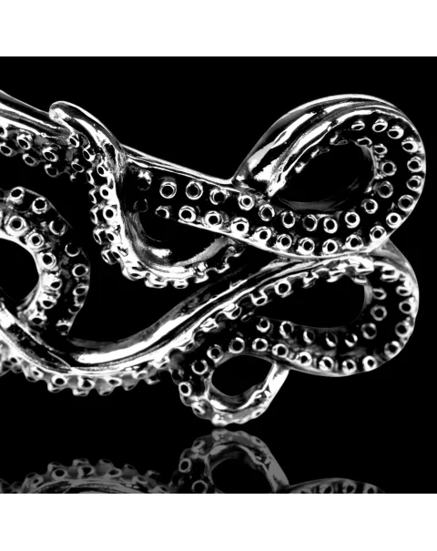 Bracciale in argento 925 a forma di polpo con dettagli realistici.