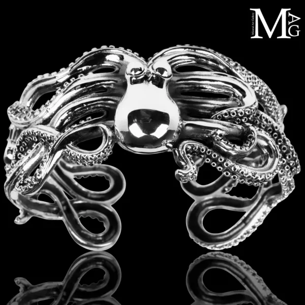 Bracciale in argento 925 a forma di polpo con dettagli realistici.