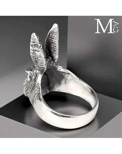 Il Bianconiglio di Alice – Anello Scultoreo in Argento, Oltre la Soglia.