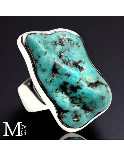 Anello in argento con turchese del Tibet.