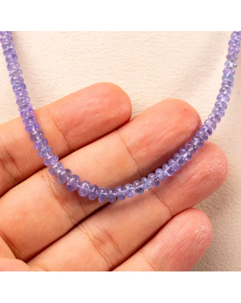 Collana in Tanzanite: Eleganza Blu-Violetto in una Silhouette Perfetta.
