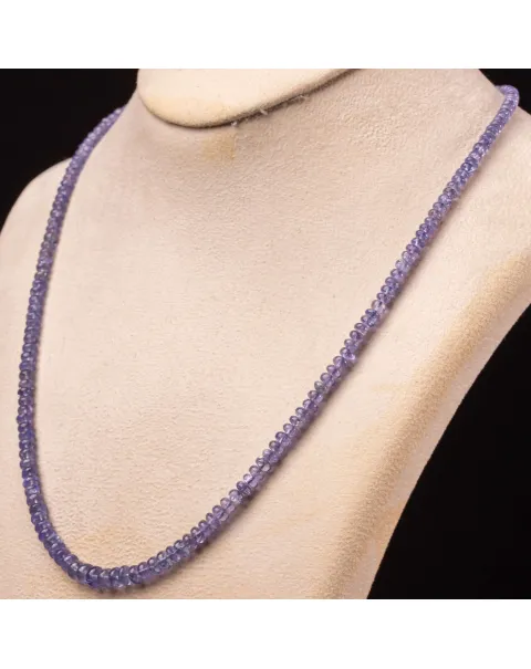 Collana in Tanzanite: Eleganza Blu-Violetto in una Silhouette Perfetta.