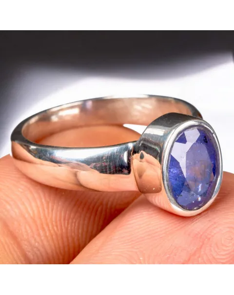 Anello in Argento con Tanzanite.