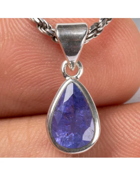 Ciondolo in Argento con Tanzanite Taglio a Goccia.