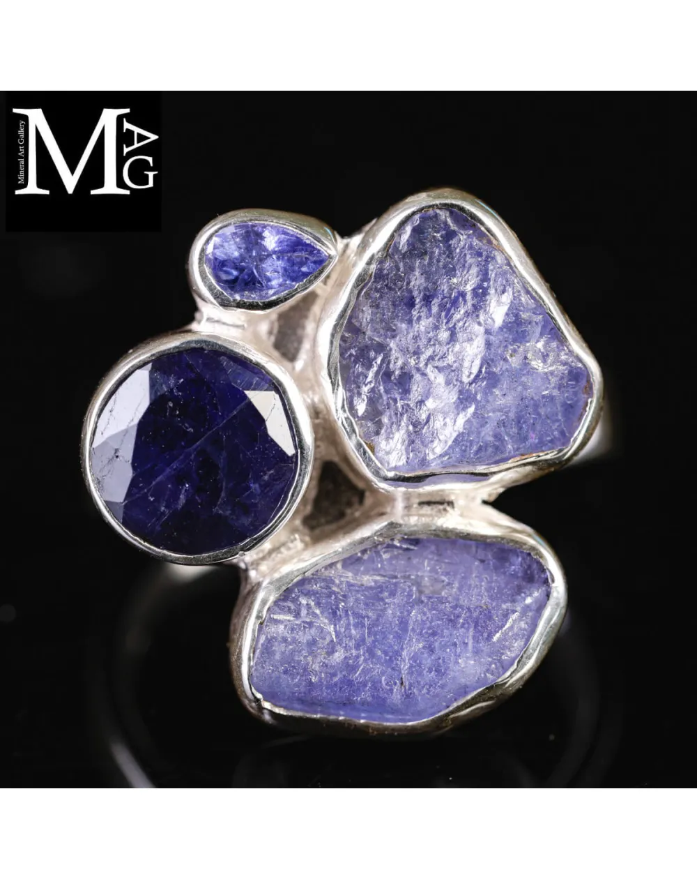 Anello in Argento con Tanzaniti Naturali