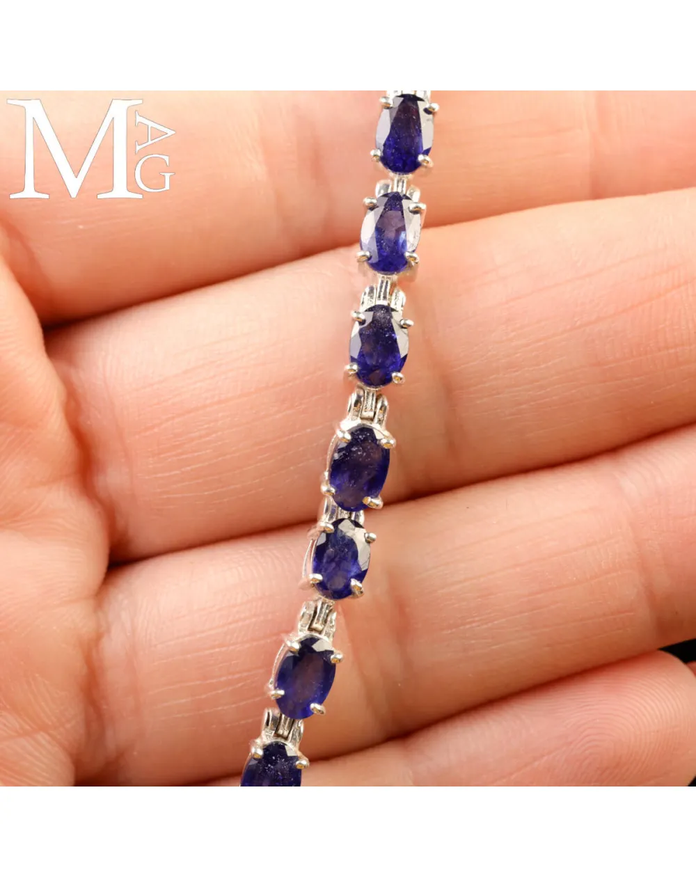 Bracciale in Argento con Zaffiri Blu Sfaccettati.