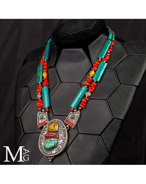 Collana Himalayana Cerimoniale in Argento Cesellato, Ambra, Corallo e Turchese.
