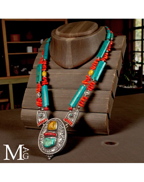 Collana Himalayana Cerimoniale in Argento Cesellato, Ambra, Corallo e Turchese.