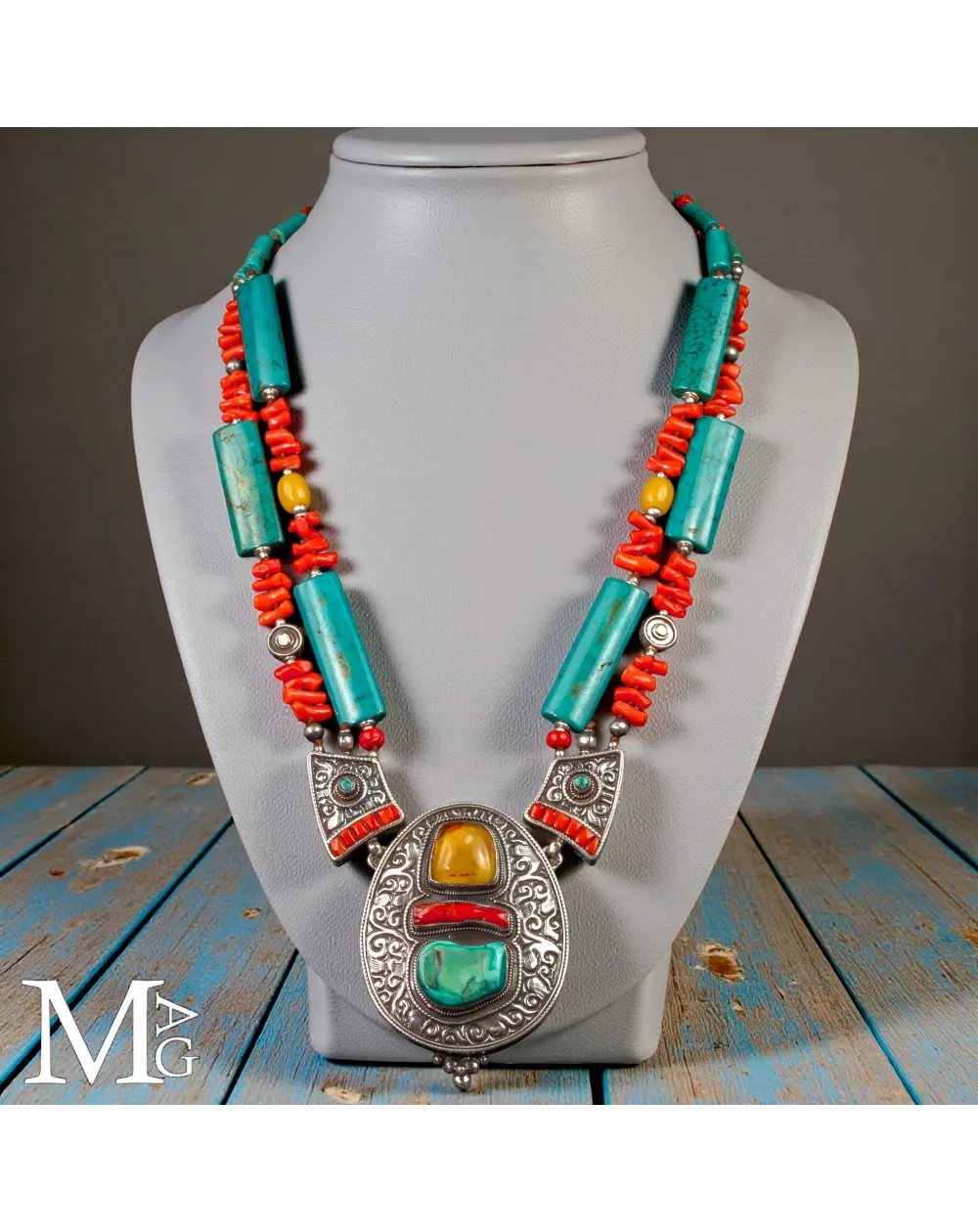 Collana Himalayana Cerimoniale in Argento Cesellato, Ambra, Corallo e Turchese.