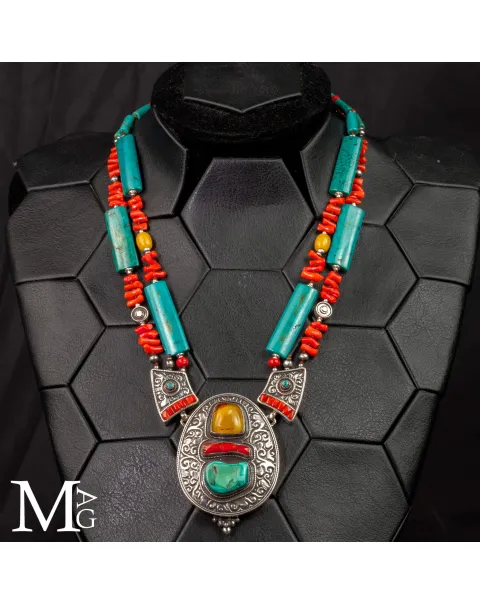 Collana Himalayana Cerimoniale in Argento Cesellato, Ambra, Corallo e Turchese.