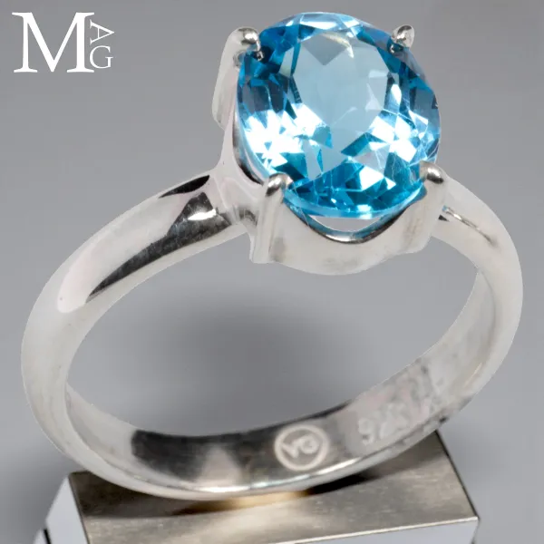 Anello in Argento 925 con Topazio Swiss Blue – Taglio Ovale.