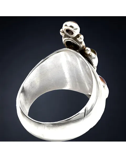 Anello in Argento e Tormaline: Eleganza e Contrasto.