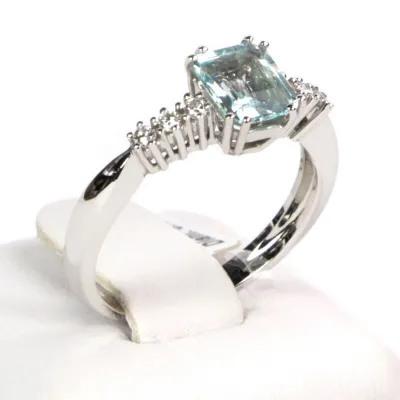 Anello Oro Bianco Acquamarina e Diamanti
