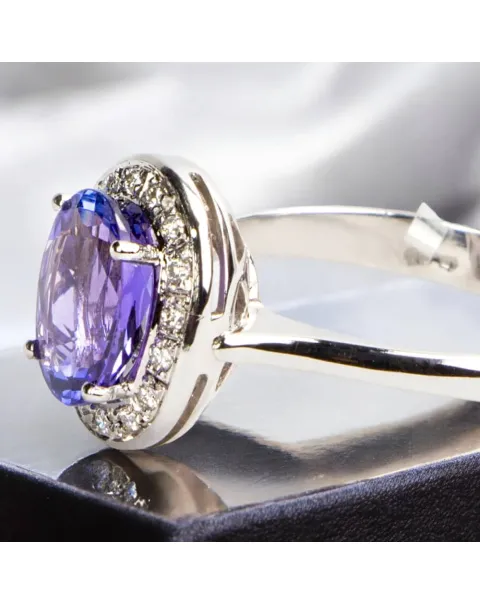 Anello Oro Bianco Tanzanite e Diamanti