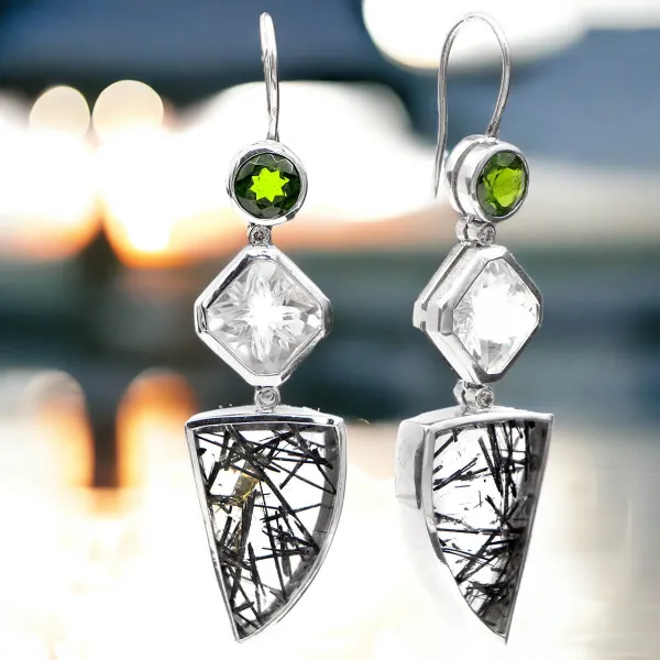 Orecchini in Quarzo Tormalinato, Tsavorite e Diamanti.