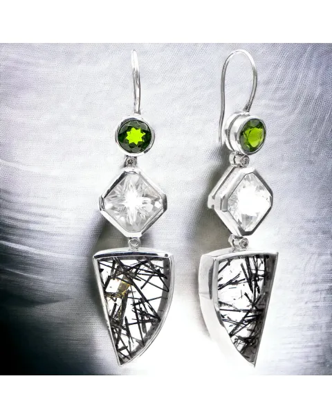 Orecchini in Quarzo Tormalinato, Tsavorite e Diamanti.