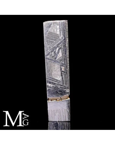 Meteorite Aletai – Sezione lucidata con trame Widmanstätten.
