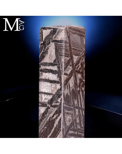 Meteorite Aletai – Frammento con figure di Widmanstätten.